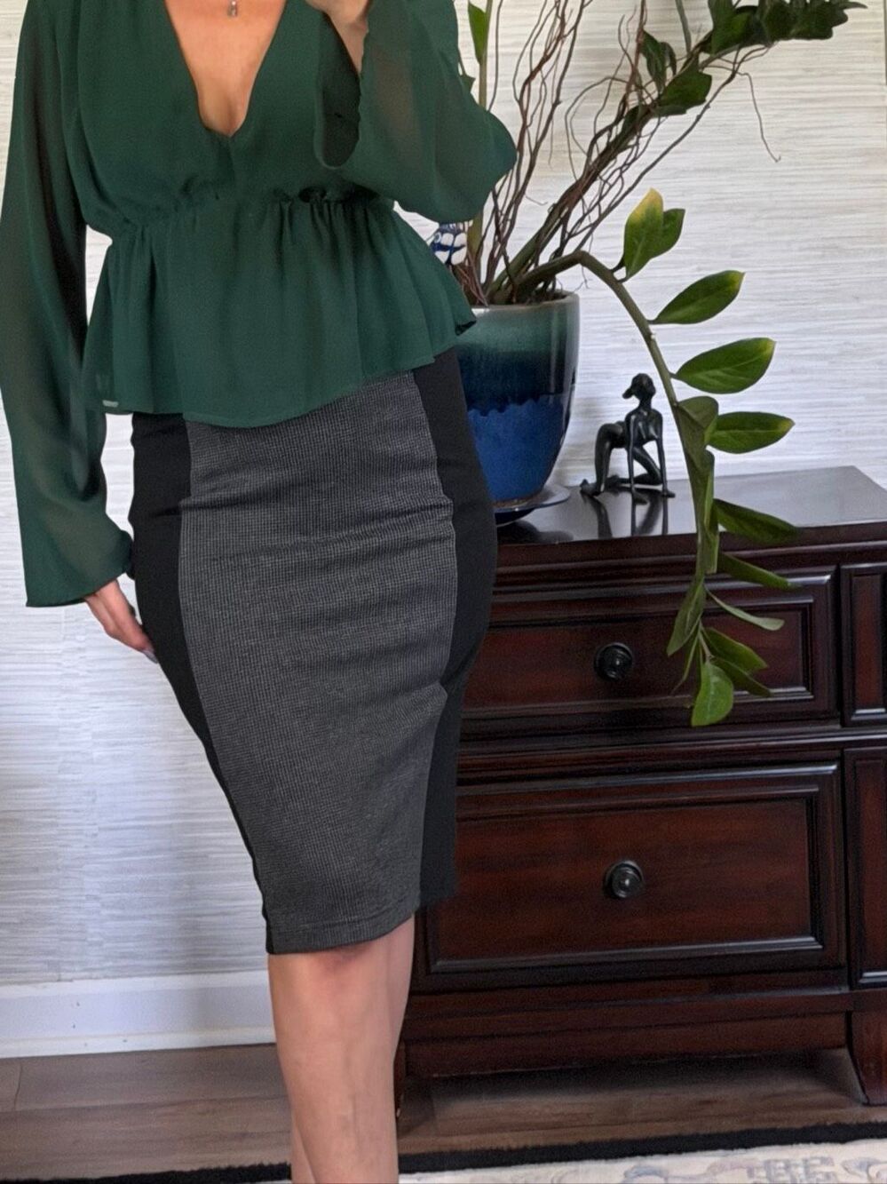 Francesca’s Mi Ami Green Peplum Blouse Size M Deep V Neck Long Sleeve - Picture 11 of 11